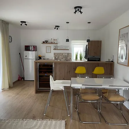 Angyalkert Apartment Balatonszarszo