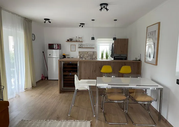 Angyalkert Apartment Balatonszarszo